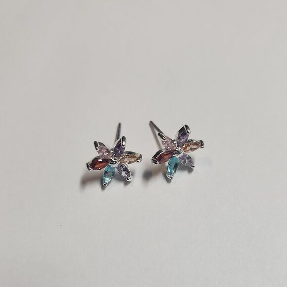 Elegant Silver and Multicolor Flower Earrings - Picture 1 of 3